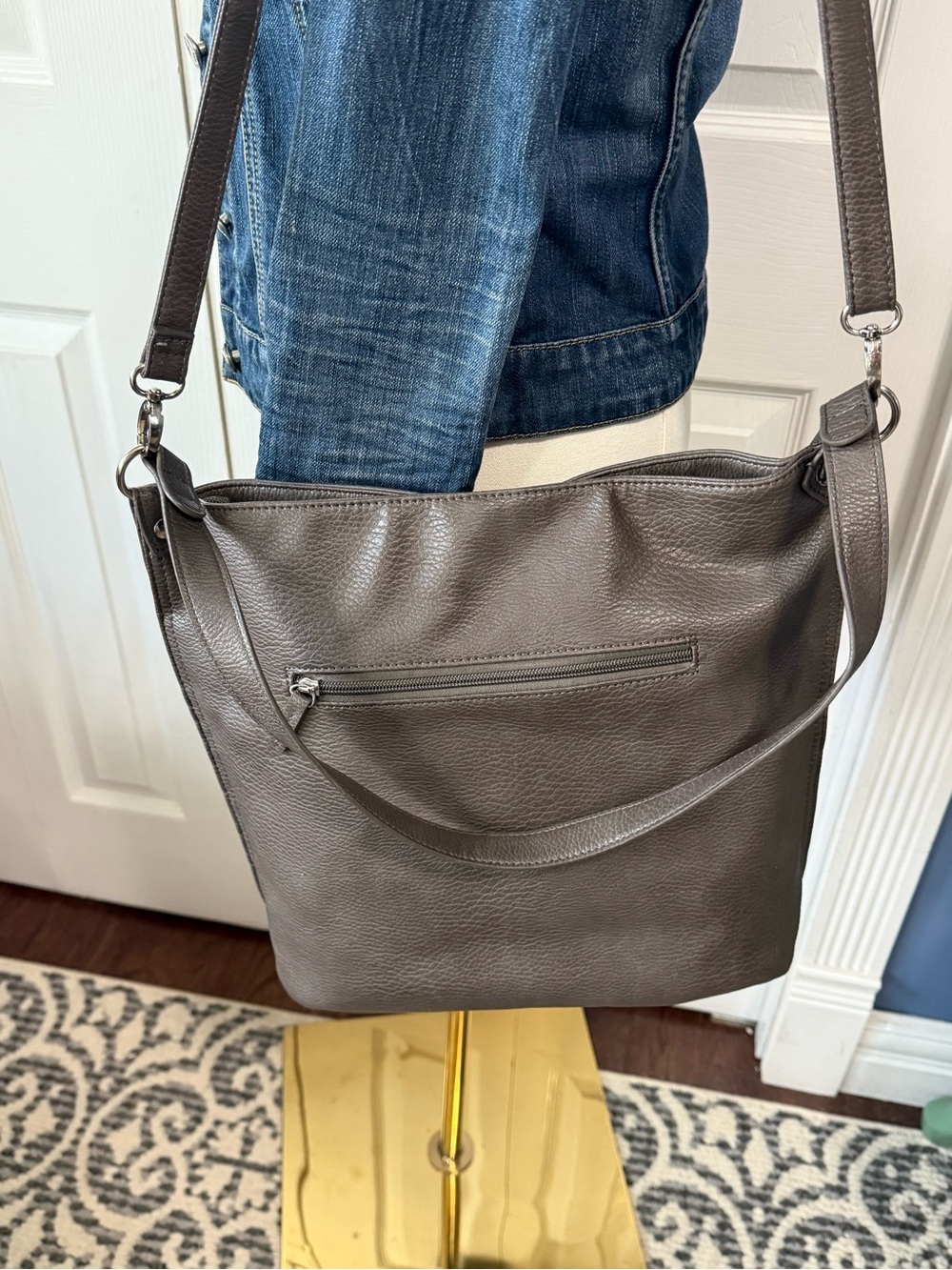 Roots Hobo Shoulder Bag Gray Taupe Large Everyday Purse - Picture 3 of 16
